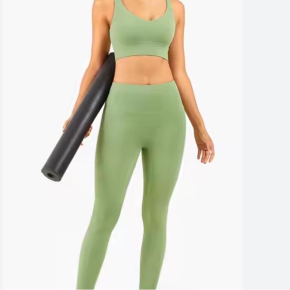 Women's Full  Set. Seamless Racerback Sports Bra  /Leggings 

Olive Green XS